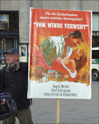 Demonstrant mit Pappschild