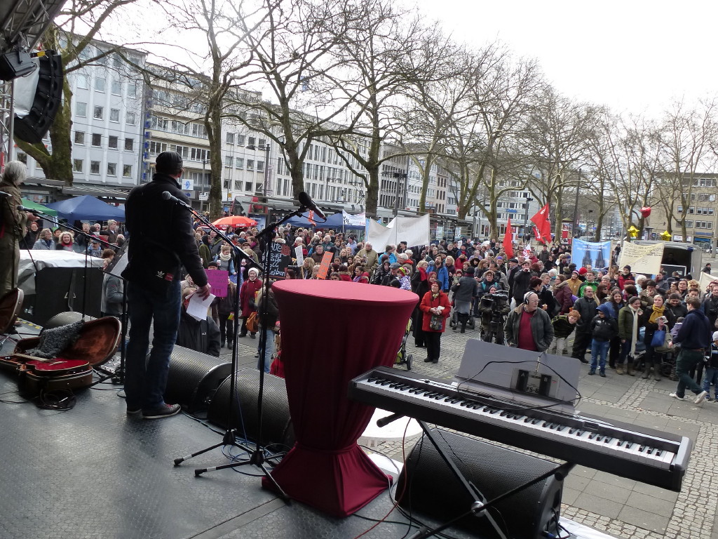 Demo gegen die dro­hen­den Kür­zun­gen im städ­ti­schen Haushalt