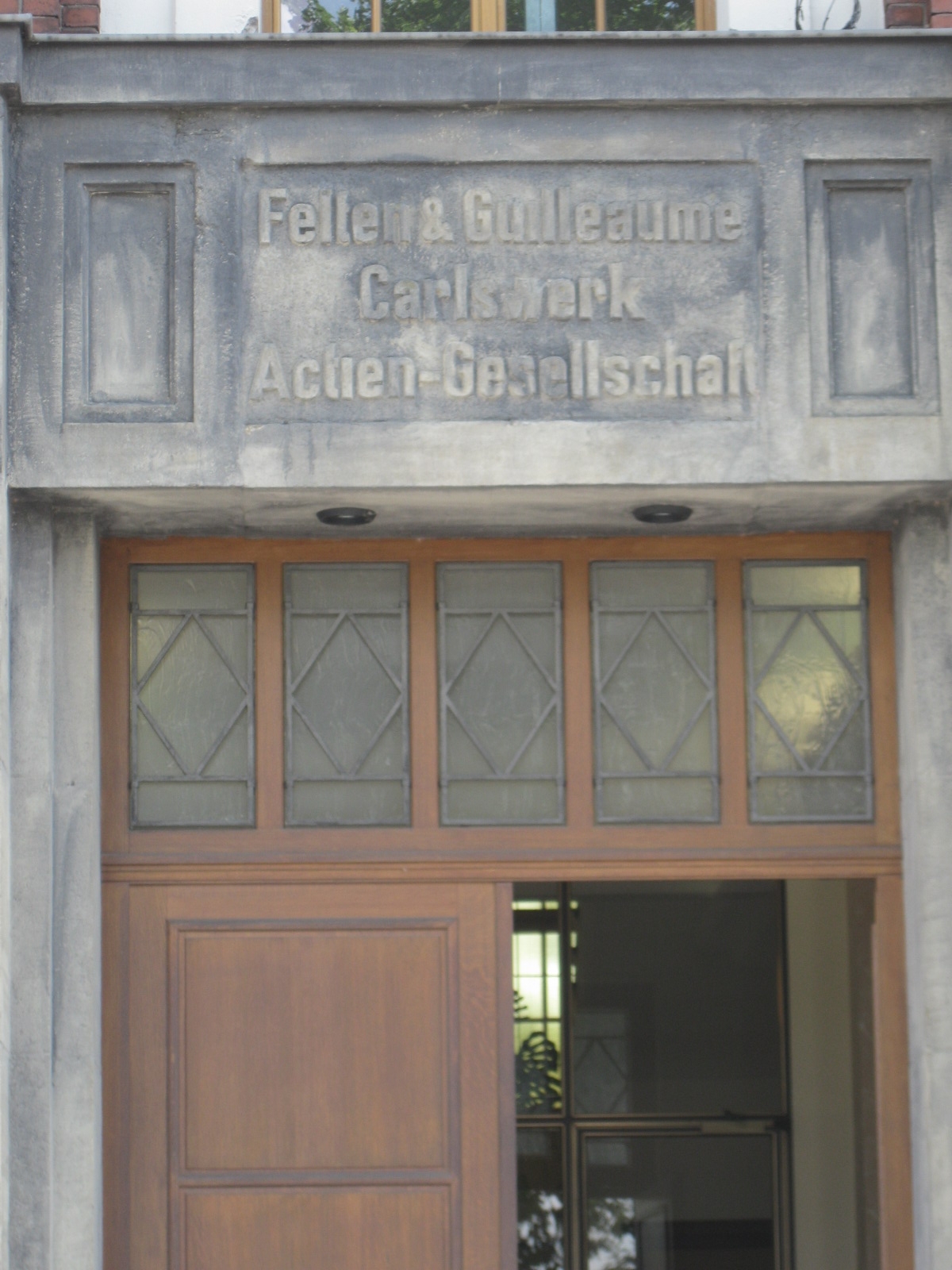 Eingangsportal des ehemaligen Direktionsgebäudes.