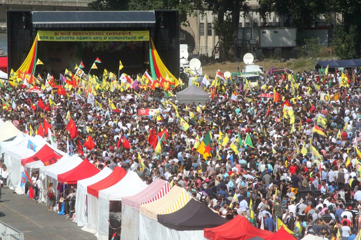 Kund­ge­bung von 30 000 Men­schen für Frie­den, Frei­heit und Demokratie