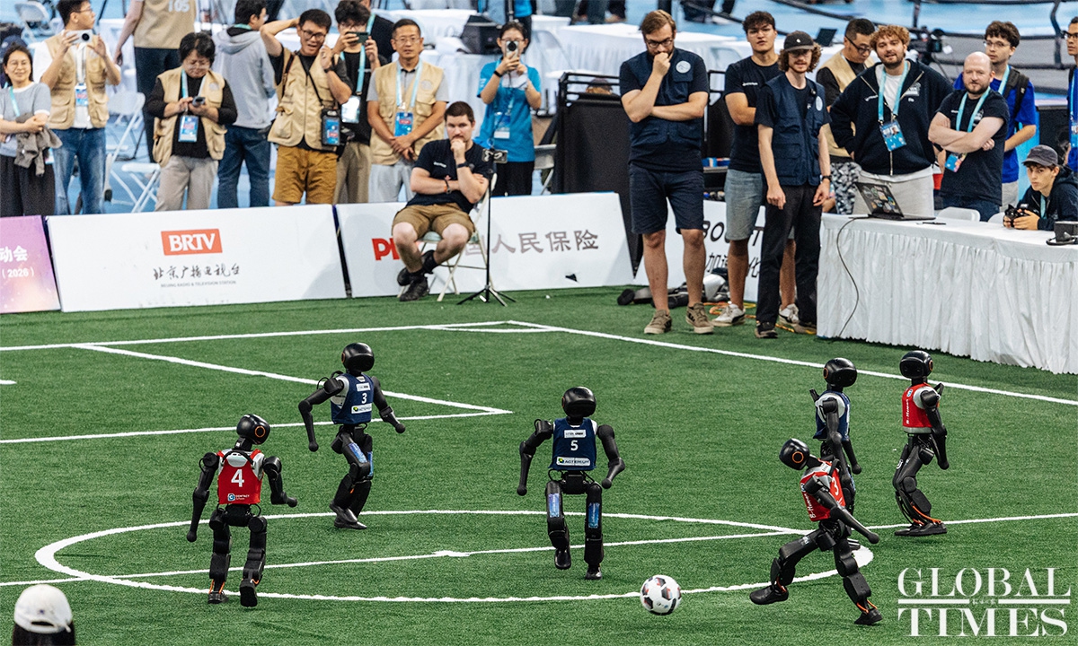Photo: Li Hao/GT, 2nd World Humanoid Robot Games, 22.-26.08.26, 5-gegen-5-Fußball, https://www.globaltimes.cn/galleries/6312.html