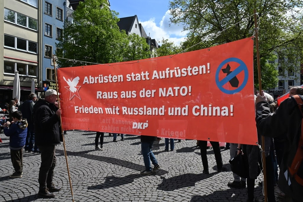 Dem Frie­den eine Stimme geben: But­ter statt Kano­nen! DKP unterstützen!